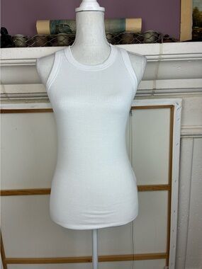 Express NWT Perfect Ribbed Tank Top - White wardrobe Must